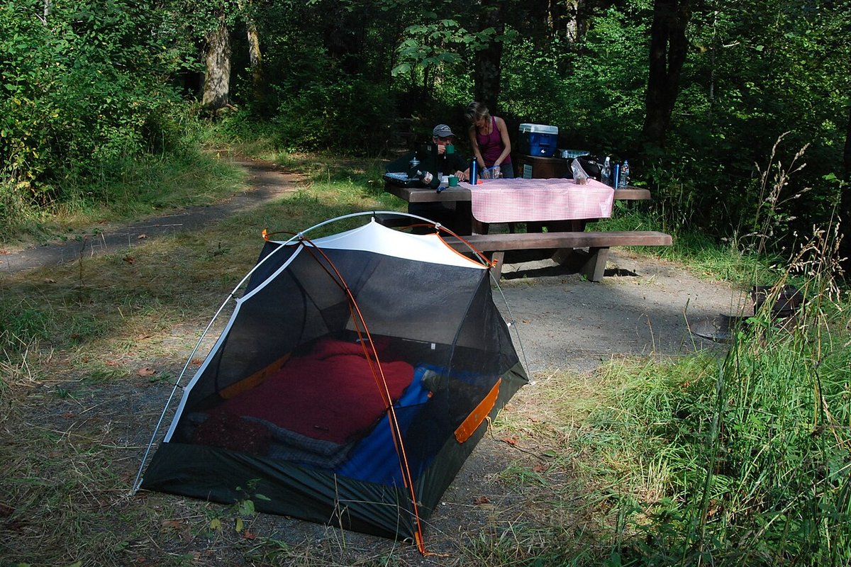 Illustrative photo of a family campsite with a tent at a campground